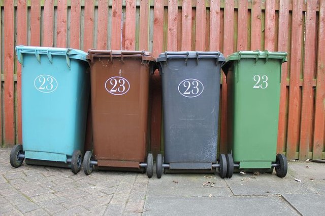 wheelie-bin-2270582__480.jpg