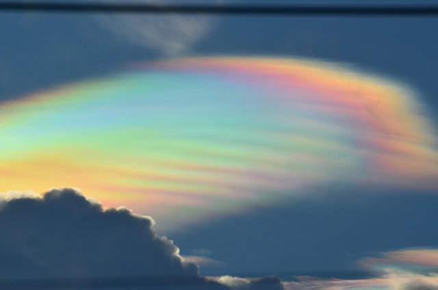 Cloud-iridescence-in-sky.jpg