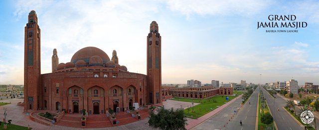 Grand_Jamia_Masjid_Bahria_Town_Lahore.jpg