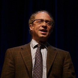 800px-Raymond_Kurzweil,_Stanford_2006_(square_crop).jpg