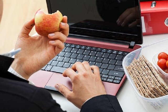 eating-computer-working-apple-woman-1000.jpg