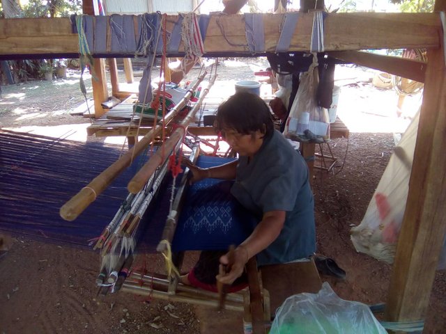 lady weaving.jpg 5.jpg