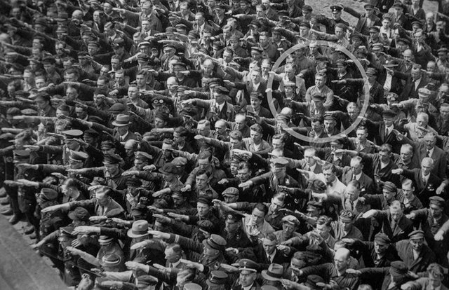 august_landmesser_1.jpg