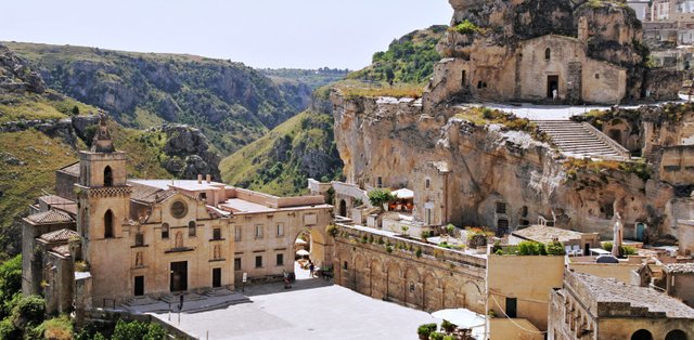 matera-piazza-san-pietro-caveoso-beb.jpg