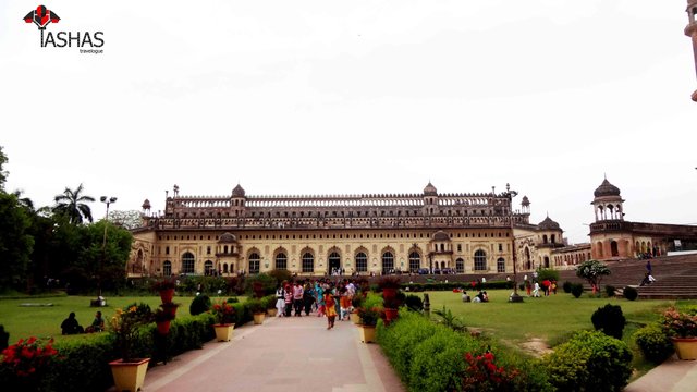 Bara Imambara Full view.jpg