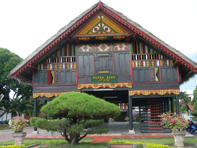 Rumoh-Aceh.JPG