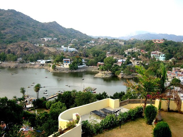 1024px-Mount_Abu.jpg