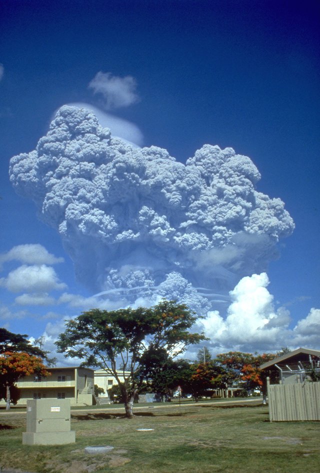Pinatubo_Ausbruch_1991.jpg