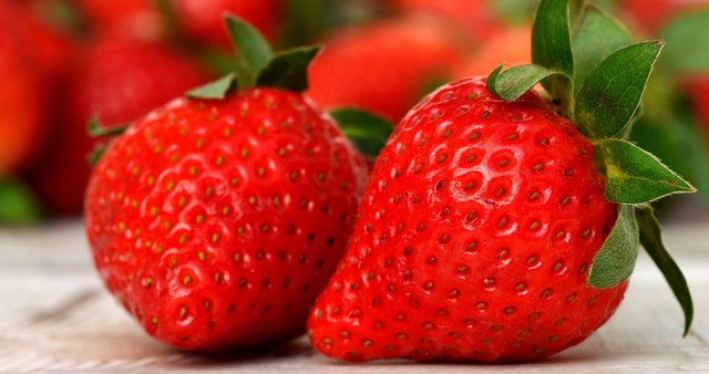 strawberries-3089148_1920.jpg