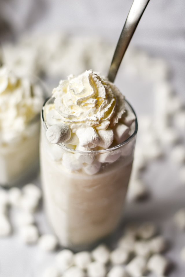 Easy Vanilla Marshmallow Milkshakes (3).jpg
