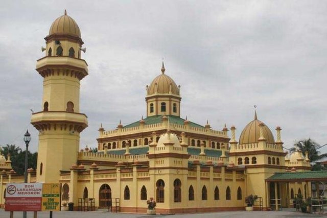 sultan-alaeddin-mosque-in-selangor-malaysia_barisalnewscom_020316-thumbnail.jpg