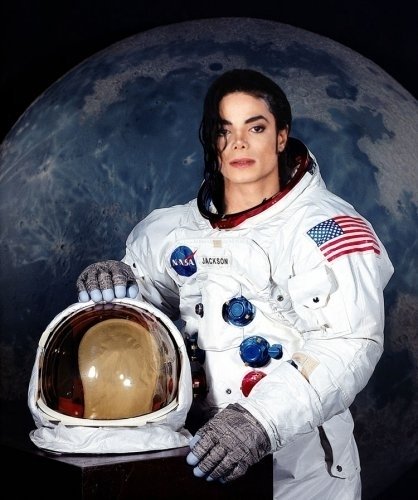 MJ-michael-jackson-8618648-418-500.jpg