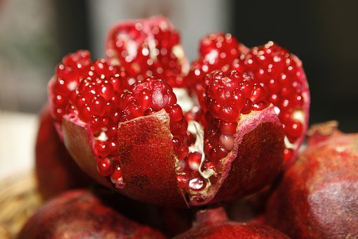 pomegranate-open-196800__340.jpg