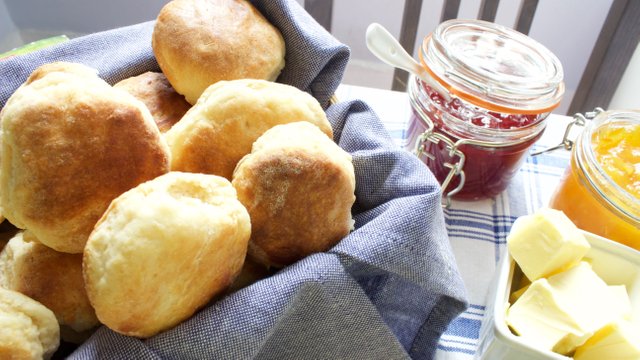 biscuits_butter_jam_thegalavantgirl.jpg