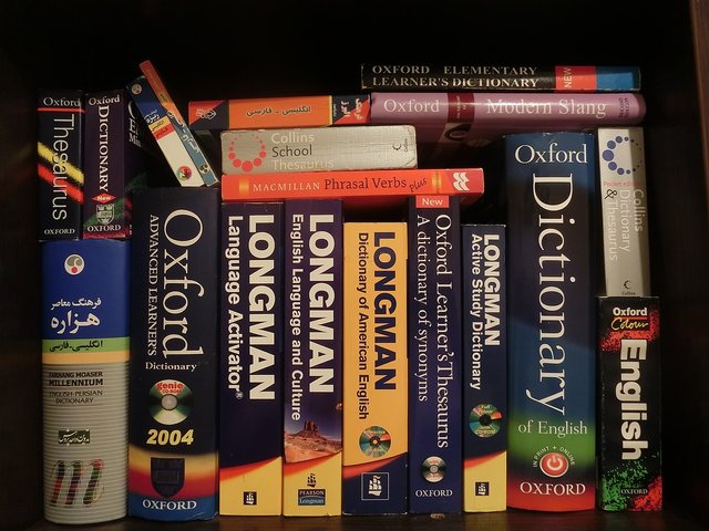 1200px-English-English_and_English-Persian_dictionaries.jpg