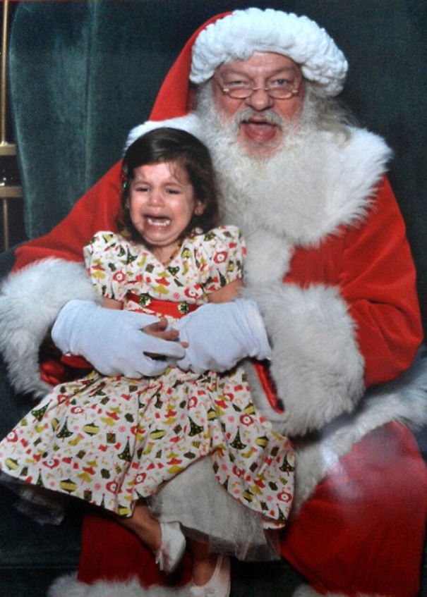 15-Creepiest-Santas-and-the-Kids-they-Terrorize-58501ac8af95d__605.jpg