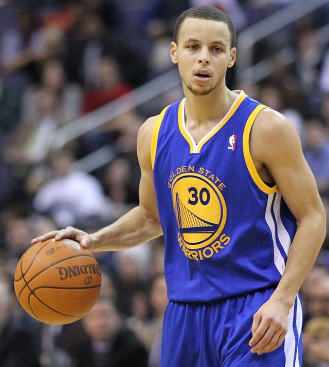 687px-Stephen_Curry_2.jpg