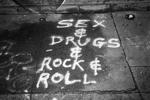 floor-sex-drugs-rock-n-roll-street-favim-com-348850_large.jpg