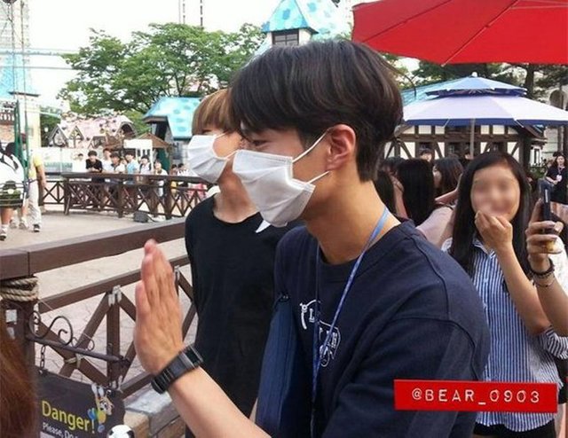 BTS' V, Park Bo-gum boast strong friendship on Jeju Island