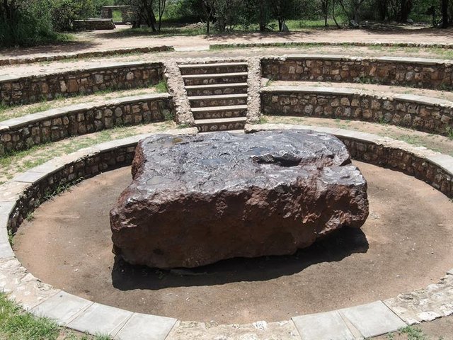 Hoba-The-World's-Largest-Meteorite_ritebook.in-001.jpg