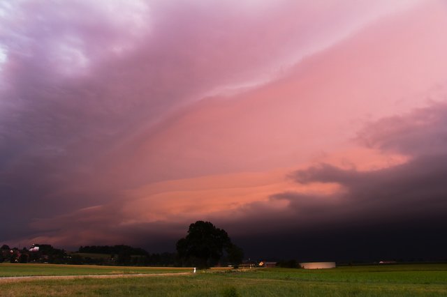 shelf-cloud-3178572_1920.jpg