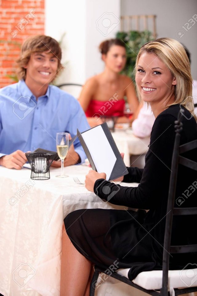 11391511-couple-in-a-restaurant.jpg