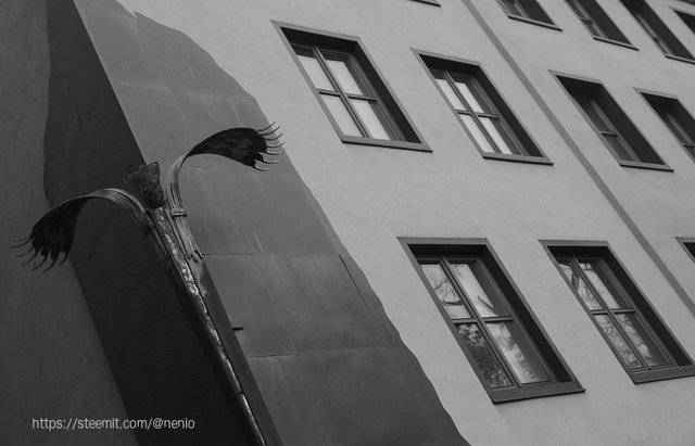 prague-building-01bw.jpg