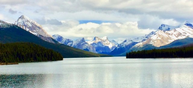 Lake Maligne.jpg