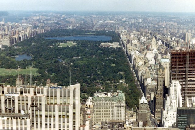View_of_Central_Park_from_a_helicopter_on_its_way_from_the_top_of_the_Pan-Am_Building_in_downtown_New_York_City_to_JFK_Airport,_1967_(581540688).jpg