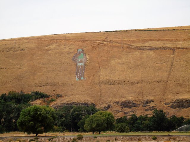 Green Giant watches over Dayton WA.jpg