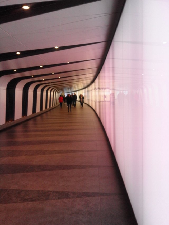 walkway-at-St-Pancras-International