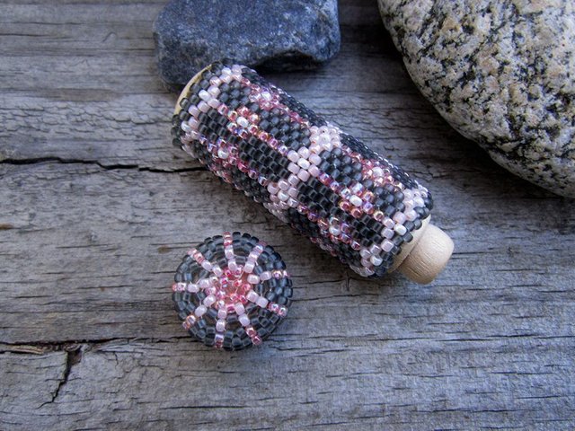 Pink Grey seed beaded needle case 1b.jpg