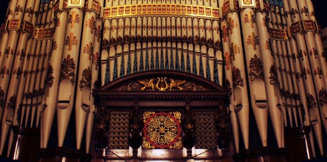 The_Leeds_Towh_Hall_Organ_mobile.jpg