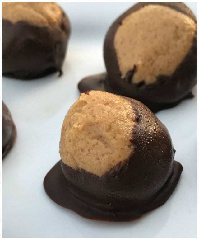 Keto-Buckeyes-Chocolate-and-Peanut-Butter-Balls-Recipe-6.jpg