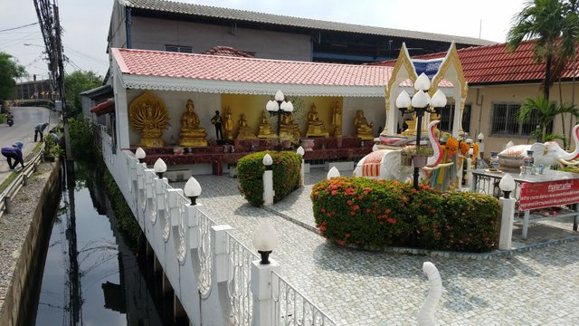 Bangkok-Thailand-Buddhism.jpeg