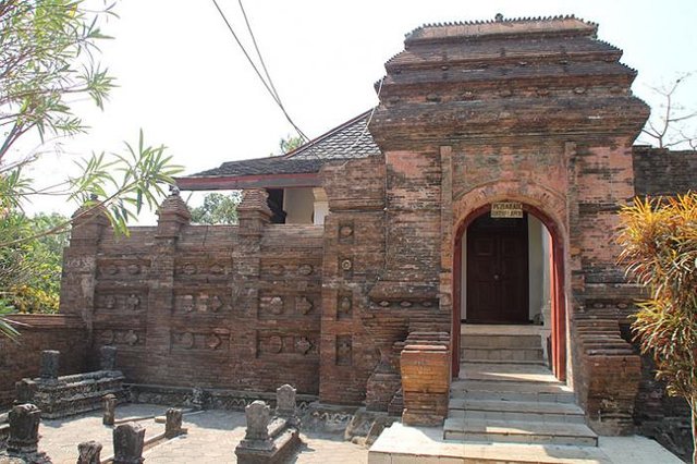 Makam Sultan Hadlirin.jpg