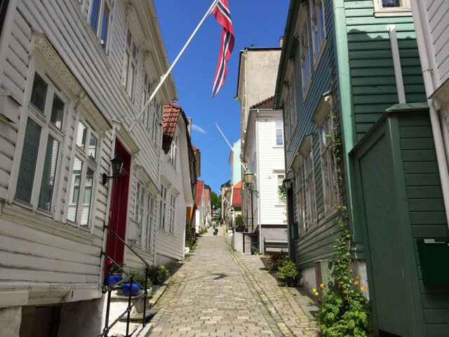 Narrow-alleyways-in-Bergen-Norway.jpg