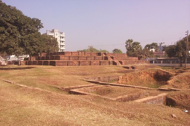 Palace_of_Harishchandra_maidpur_Savar2.jpg