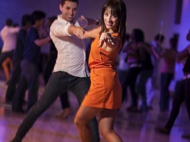 clases-de-salsa-gratis-b.jpg