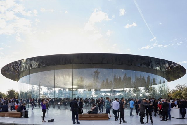 apple-park-spaceship-1500x1000.jpg