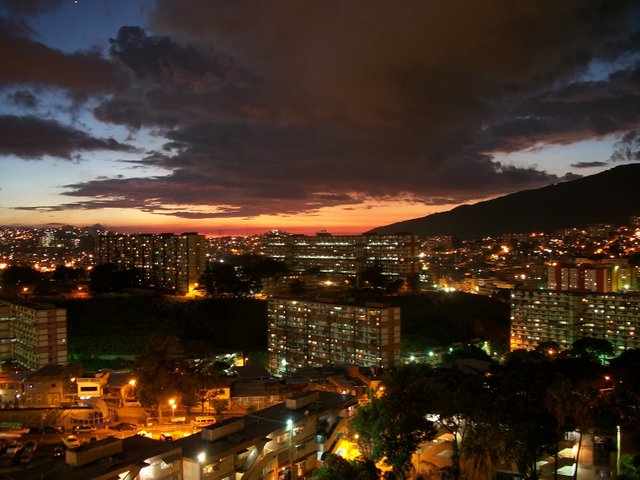 atardecer caraqueño.JPG