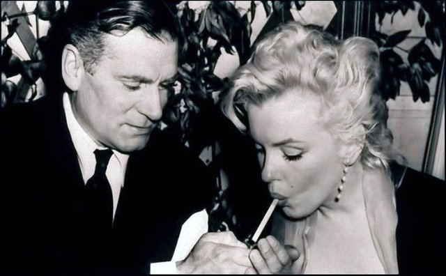 Hugh-Hefner-Marilyn-Monroe.jpg