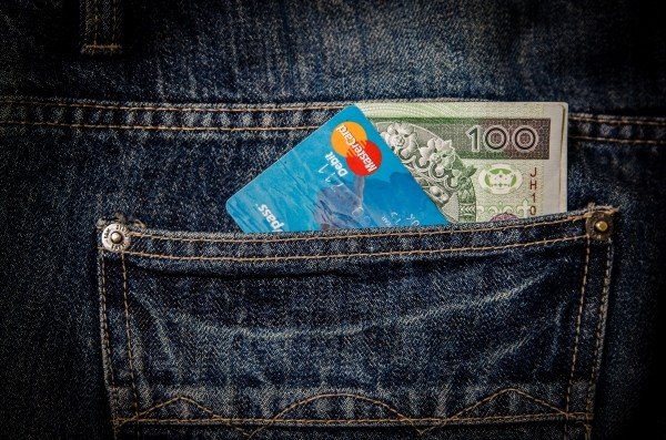 credit-card-and-polish-money-in-pocket.jpg
