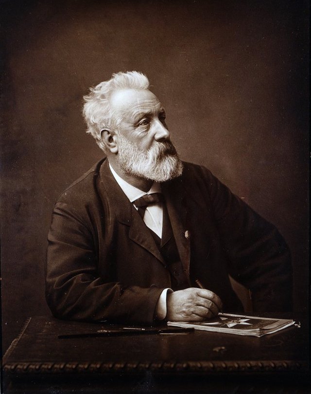 Jules_Verne_in_1892.jpg