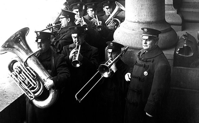 1918 - Band at City Hall.jpg