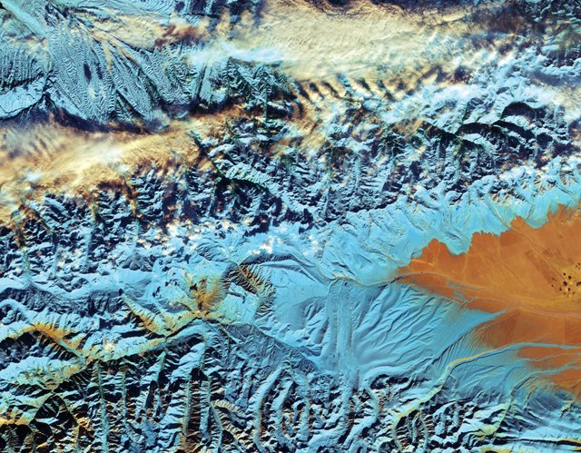 China_s_Tian_Shan_mountains.jpg