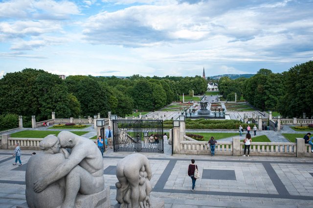 ?file=Vigelandsparken_fra-Monolitten-2__c_VisitOSLO_Thomas-Johannessen_893575636.jpg&dh=532&dw=800&t=4&.jpg