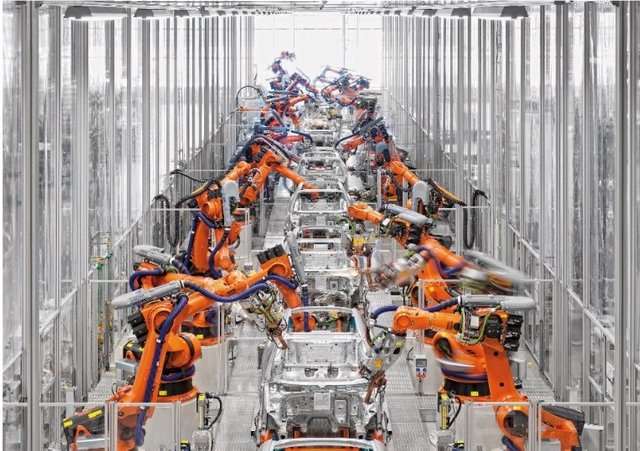 CLB53-Kuka-robots-in-automotive-factory.jpg