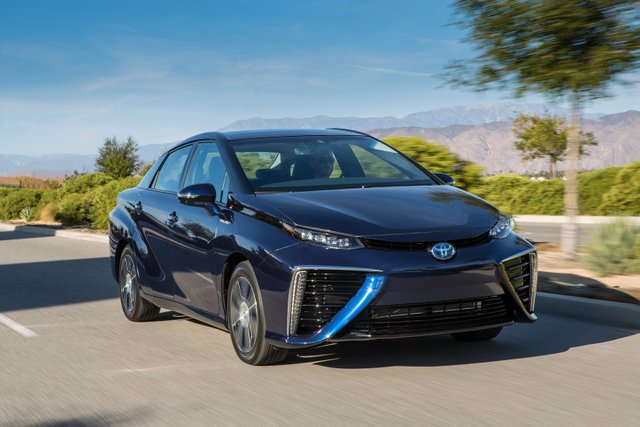 Toyota-Mirai-Hydrogen-car-driving.jpg