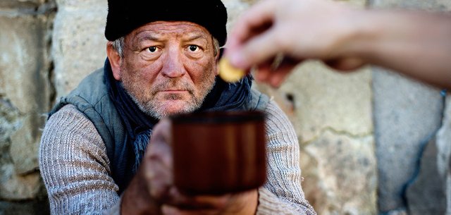 homeless_man_money_735_350_charity.jpg